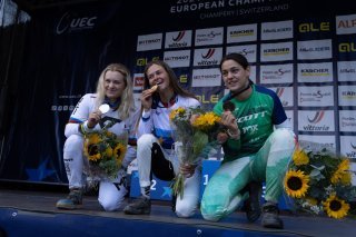 La Neuchâteloise Lisa Baumann (au centre) a décroché le titre européen dans les Portes du Soleil.